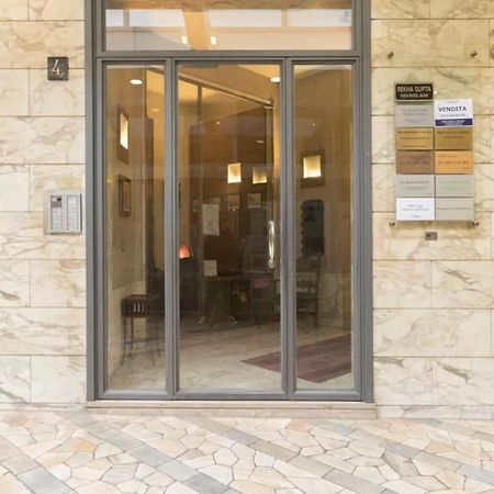 Italianway - Galleria Unione Apartment Милано Екстериор снимка