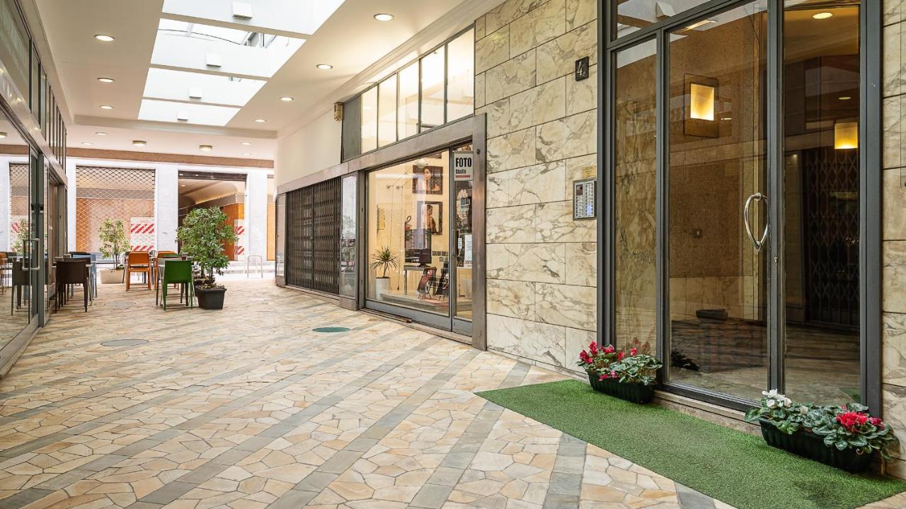 Italianway - Galleria Unione Apartment Милано Екстериор снимка